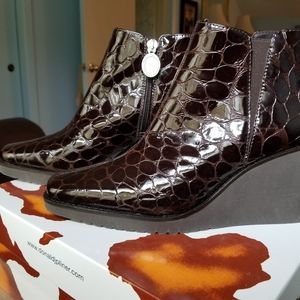 Donald Pliner ankle boots, dark brown patent crocodile pattern, size 9.5